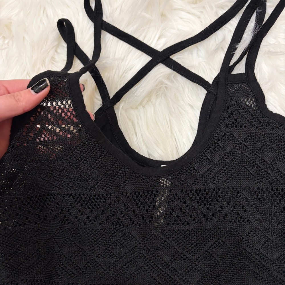 3/$15 Black cropped tank top - Picture 4 of 7